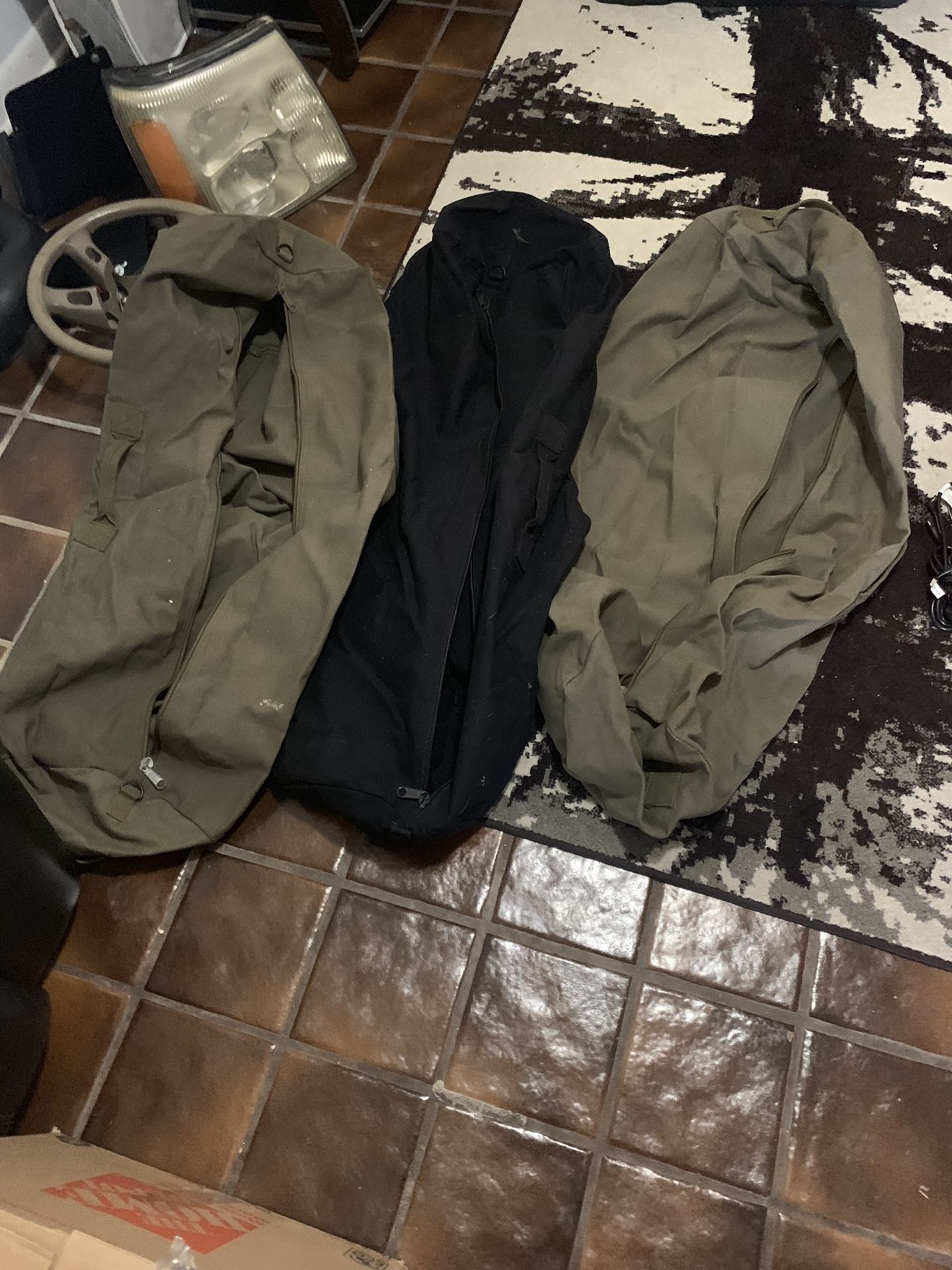 Never used set of 3 duffle bags