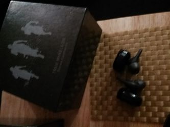 TRUE WIRELESS STEREO EARPHONES COMPACT W/ THE LATEST TECHNOLOGY BLUETOOTH V5 STEREO SOUND NEVER USED ONLY PICK UP NOT RETURNS NOT DELIVER