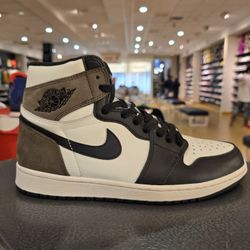 Size 9.5 - Air Jordan 1 Retro High OG Dark Mocha