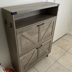 Shoe storage cabinet
