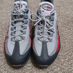 (NIKE AIR MAX 95) MEN SIZE 10 (USED - CLEAN CONDITION)