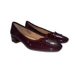 Burgundy patent leather shoes, low square heel, front bow. Size 9 new