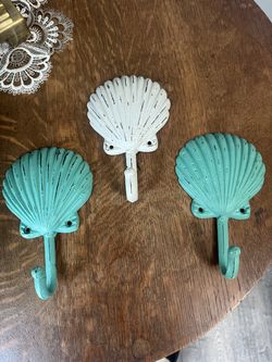 Seashell hooks