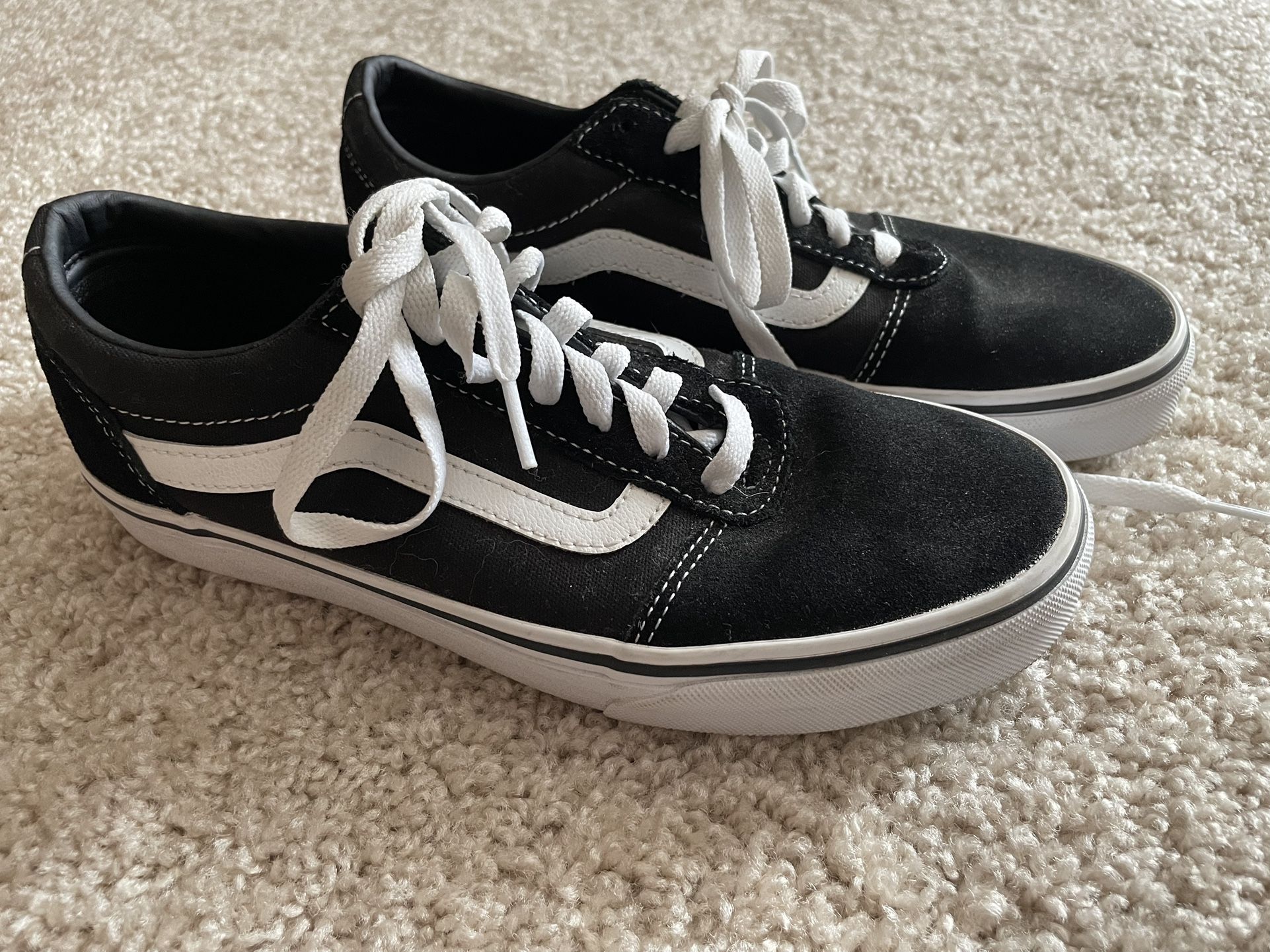 Vans Classic Shoe Size W 7.5/ M 6 EUC