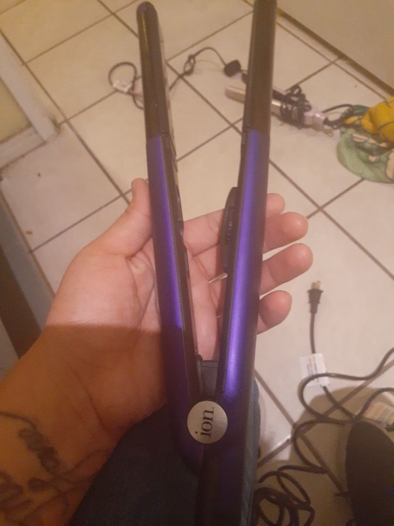 Hair straightener