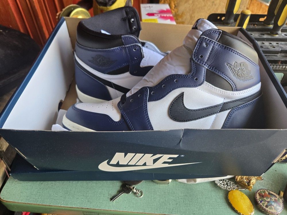 JORDANS 1 RETRO SIZE 12 BRAND NEW