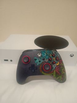 Xbox series s console & controller