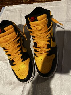 Dunks High ‘University Gold And Black’