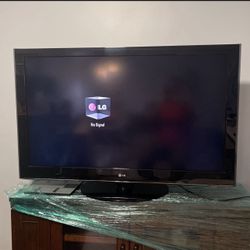 LG 55”  LCD 1080p HDTV  -  Model 55LD520