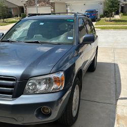 2005 Toyota Highlander  V6     $ 3500tel (contact info removed)
