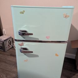 Insignia 3.1 cu. ft. Mini Fridge with Top Freezer