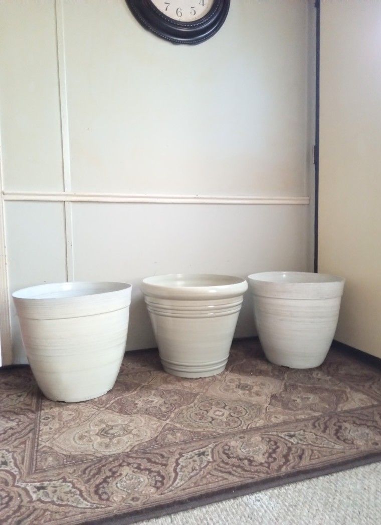 SET OF "3" LARGE STONE COLORED GARDEN PLANTERS/ FLOWER POTS