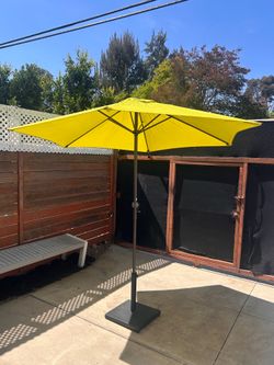 Like New 9Ft Umbrella Market Outdoor Table Umbrella with Auto Tilt and Crank Backyard & Pool, 6 Sturdy Steel Ribs optic yellow