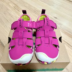 NEW Plae Sandals Size 9