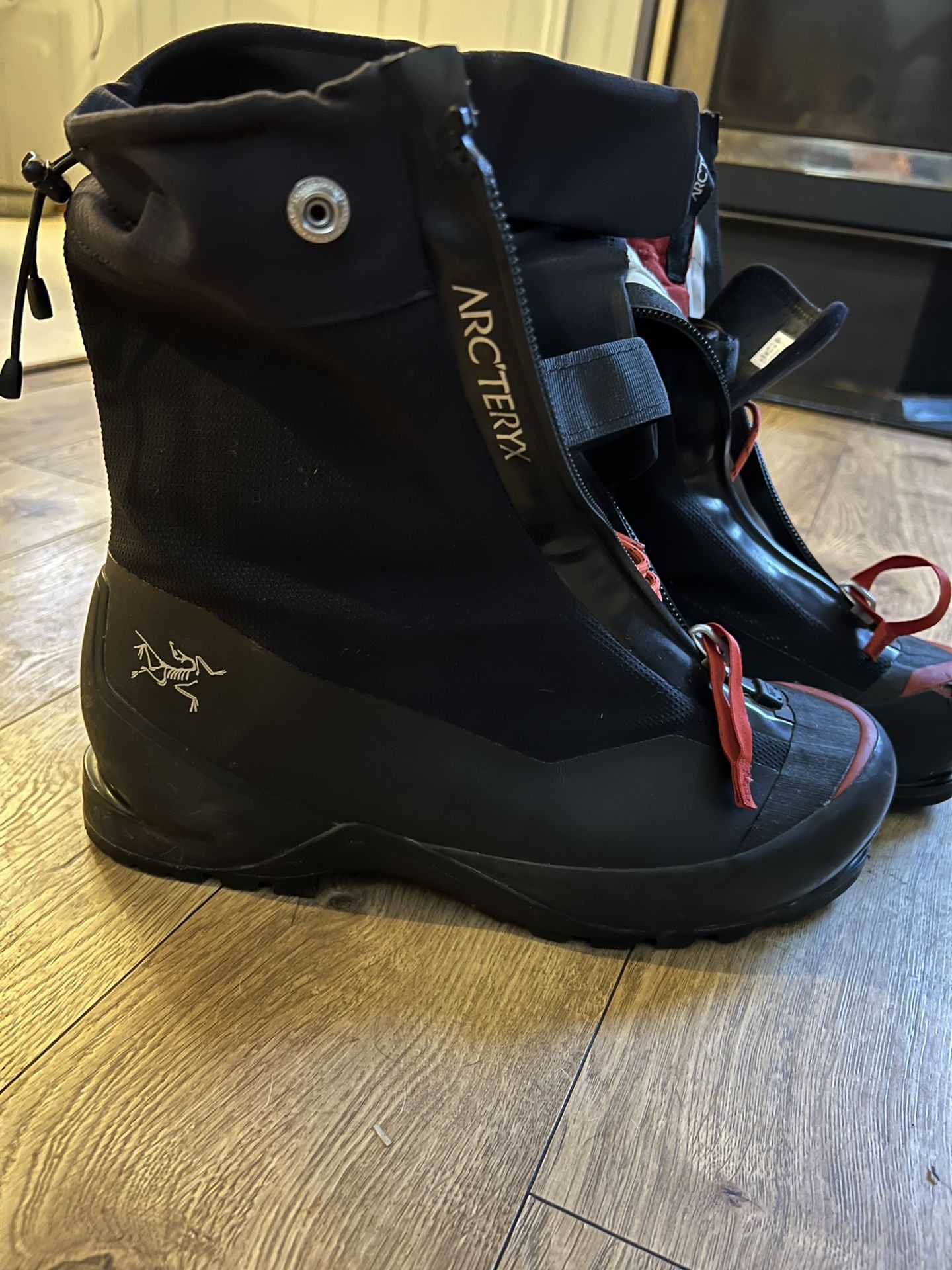 Arc teryx Acrux AR Mountaineering Boots Size 13 for Sale in Lacey