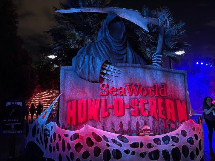 Howl-o-scream SeaWorld San Diego 