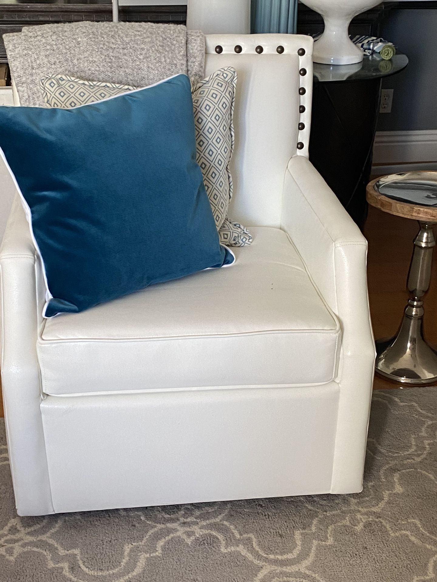 Gorgeous Contemporary Swivel Chairs