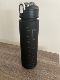 New 25 Oz Reusable Plastic Water Bottle