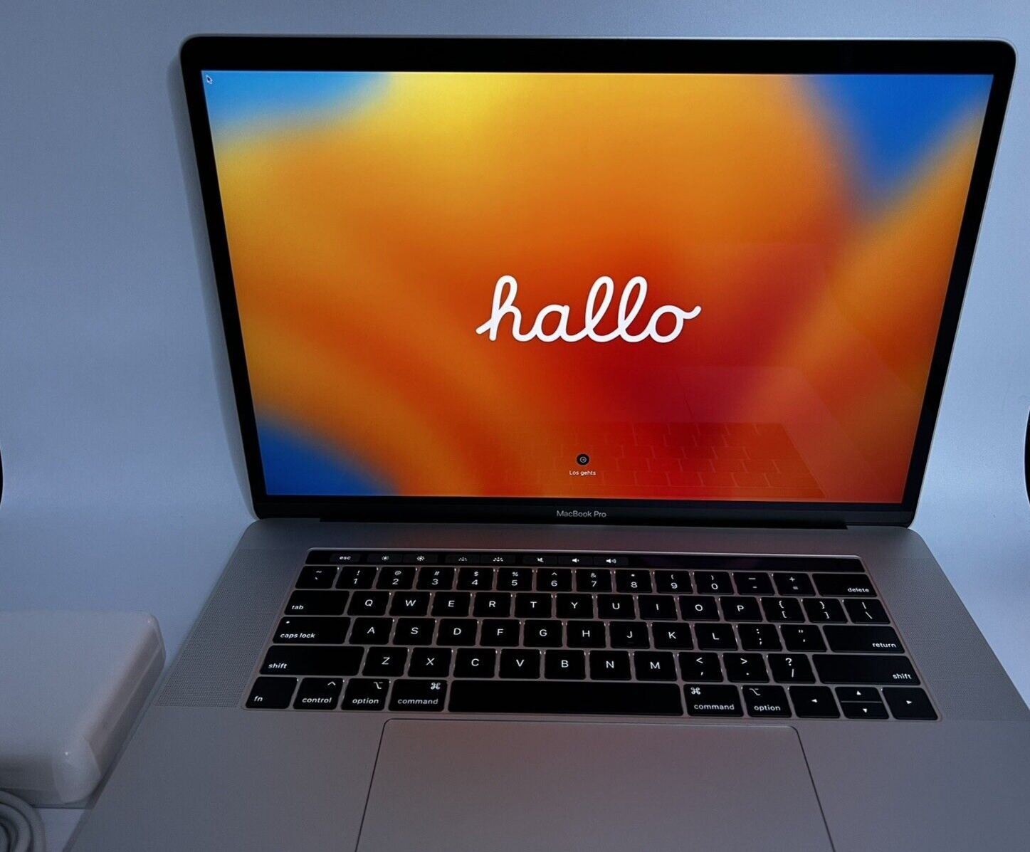 APPLE MACBOOK PRO TOUCHBAR 2019 32GB A1990 i9 2.4GHZ 512GB SSD Silver Laptop ⭐
