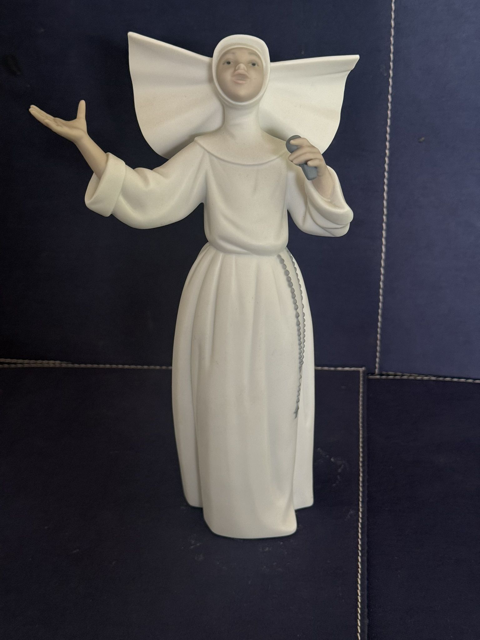 Lladro - Singing Nun