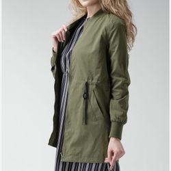 Forever 21 Olive green lightweight bomber jacket with zip-up front and pockets #bomberjacket