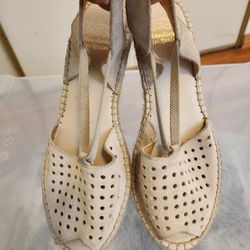 Andre ASSOUS - BRAND NEW White Espadrilles  $50