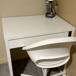Desk With Chair 