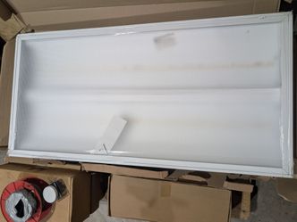 4 2'x4' Lithuania troffer lights, LED, with 3 emergency backup drivers