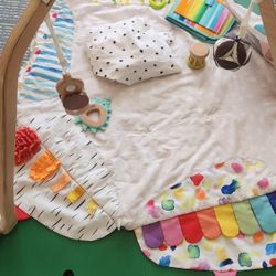 Lovevery  Baby Gym