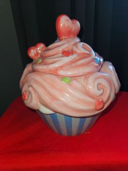 Ceramic Cookie Jar thats a Cupcake
