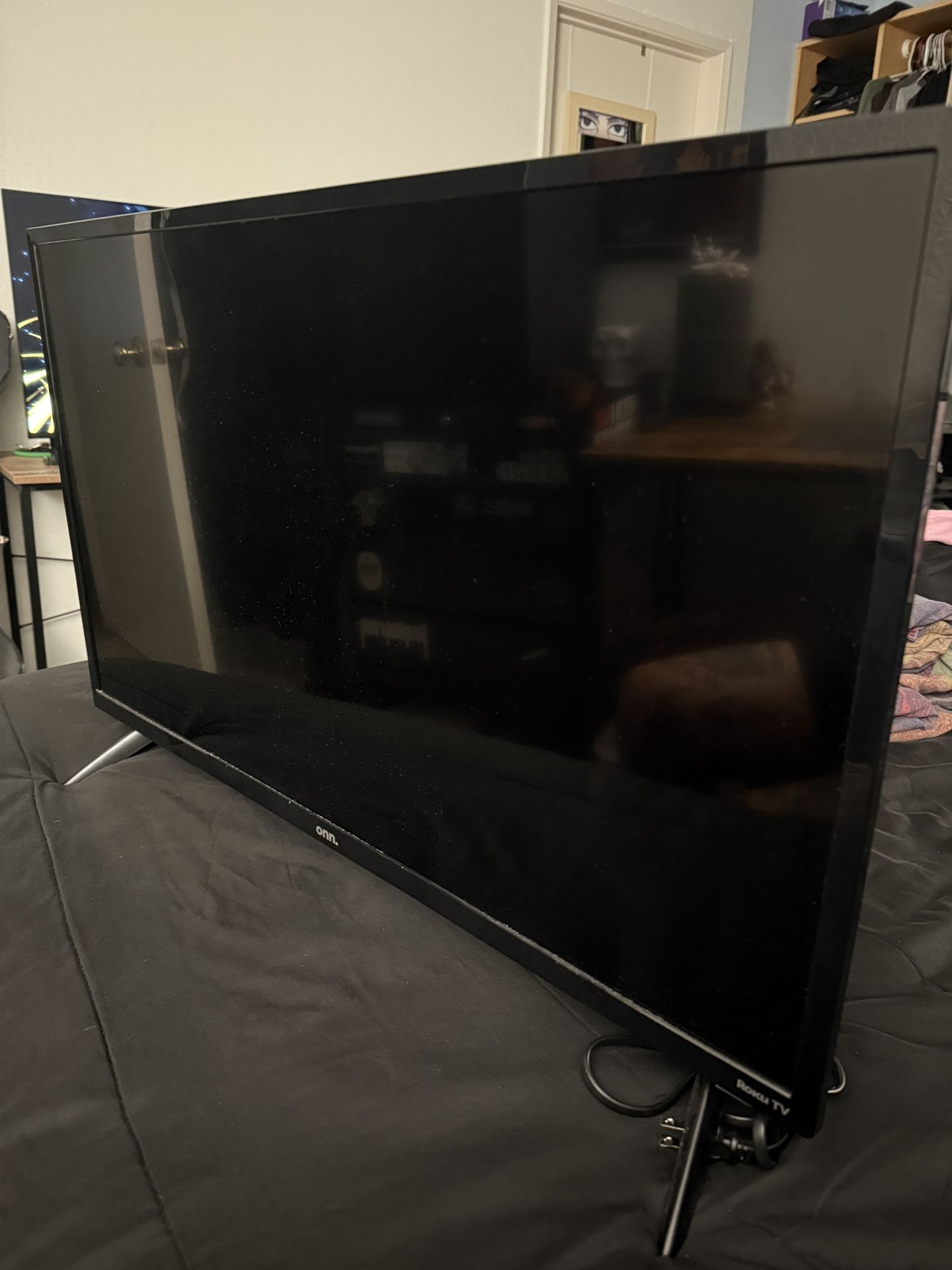 Onn. roku tv 30 inch