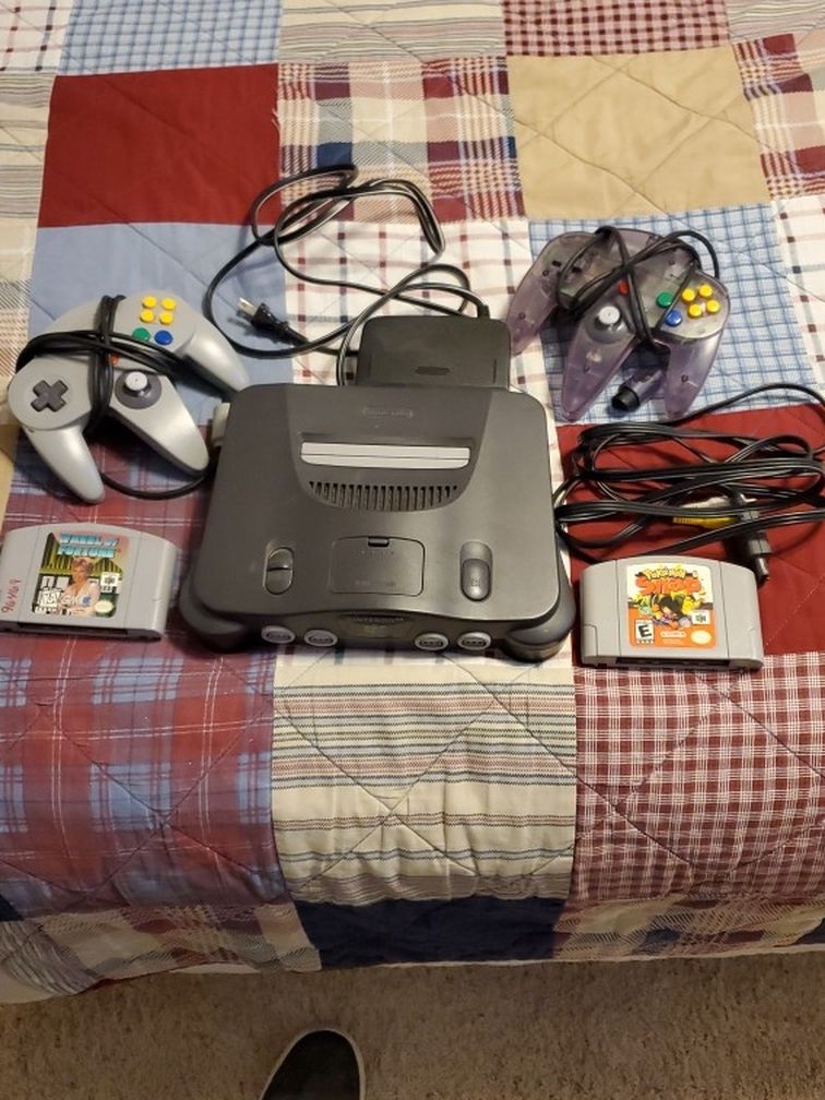 Nintendo 64 With 2 Games And Controllers