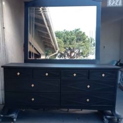 8 Drawer Solid Wood Dresser With Mirror - Black With Gold 