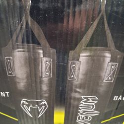 CLASSIC BOXING BAG HEAVY DUTY 70 LBS BRAND NEW NEVER USED 