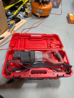 FOR PARTS - Milwaukee 15 Amp Super Sawzall Reciprocating Saw with Hard Case