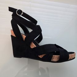 AEROSOLES Black Wedge Sandals with Strappy Design