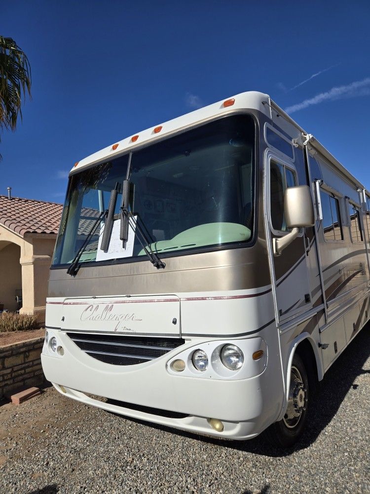2002 Damon Challenger Motorhome