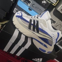 Sneakers 👟 Size 7 And 11