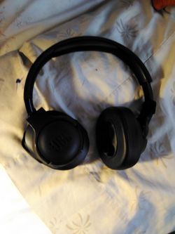JBL Tune Over ear Bluetooth Headphones