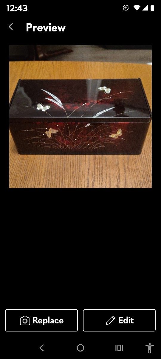 Vintage Acrylic Tissue Box Holder With Inlaid Design.