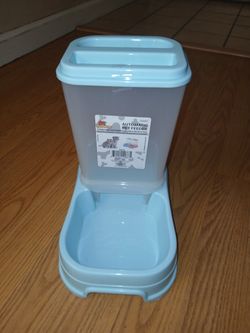 Pet feeder