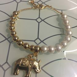 Bracelet With Elephant Charm And Pearls 