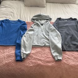 Sweater / Sweatshirts