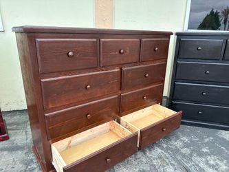 Pinewood Drawer Dresser