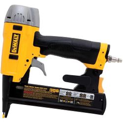 NEW DEWALT DWFP1838 PNEUMATIC 18-GAUGE 1/4" NARROW CROWN STAPLER KIT WITH HARD CASE