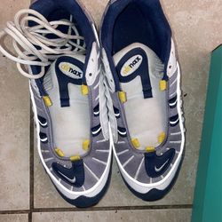 AIR MAXES EXCLUSIVE 
