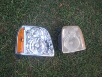GMC Yukon Headlights Both 60 2007 To 2013