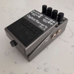 Boss guitar reverb  pedal RV3