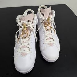 Jordan 6 Retro
Gold Hoops (Women's)