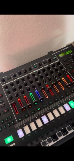 Roland TR-8S Rhythm Performer Drum Machine